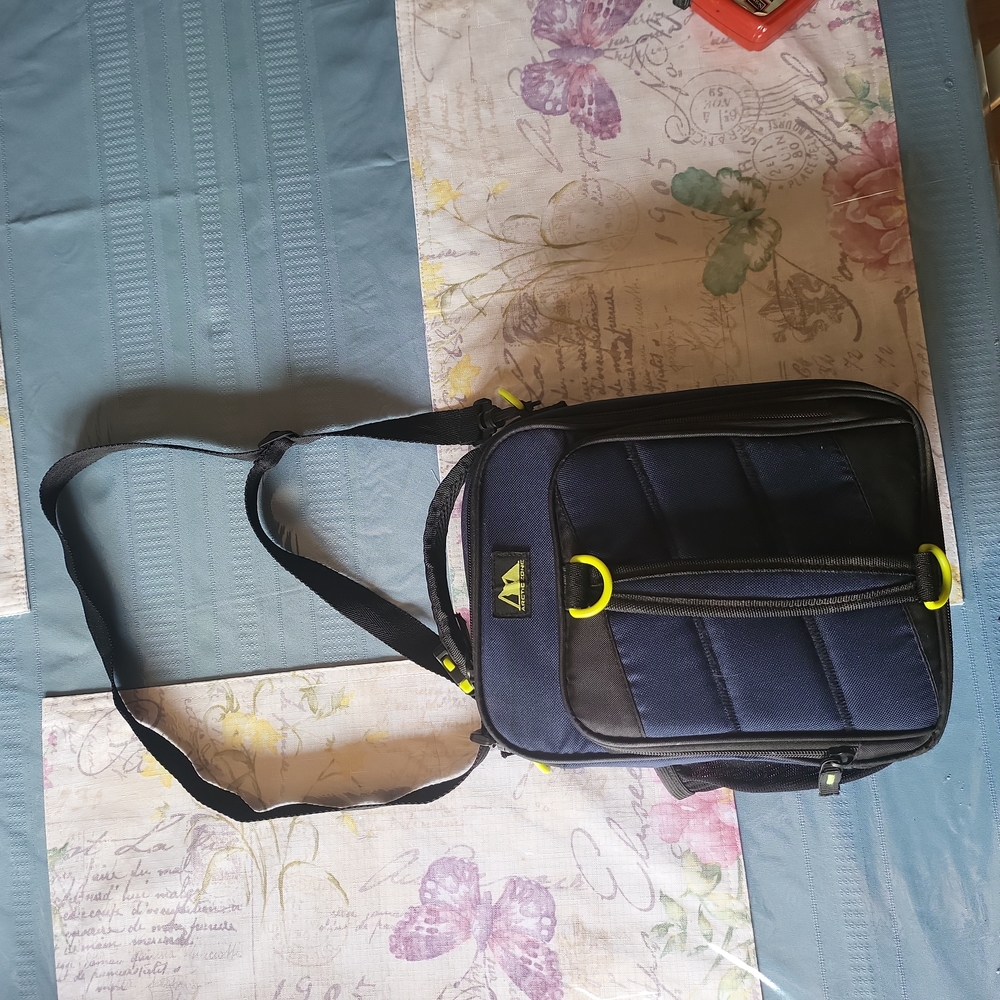 Adjustable lunchbox